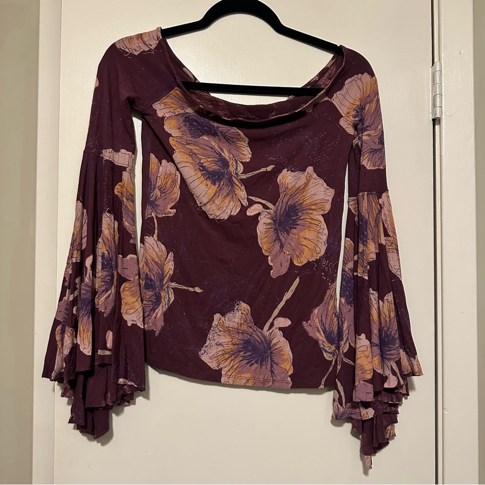 WE THE FREE OFF THE SHOULDER BELL-SLEEVE TOP WINE PRINT size XS - Picture 2 of 9